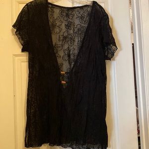 Avenue sheer top, Black, size 14/16